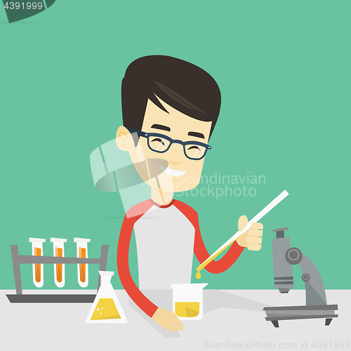 Image of Student working at laboratory class.