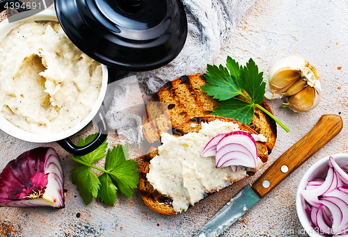 Image of lard with garlic