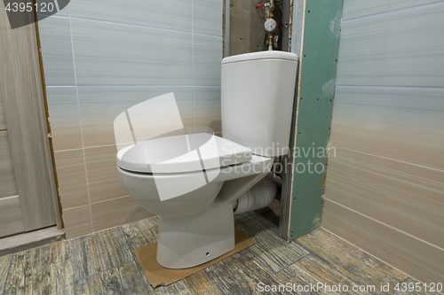 Image of Temporarily installed toilet on the carton in the toilet to be repaired