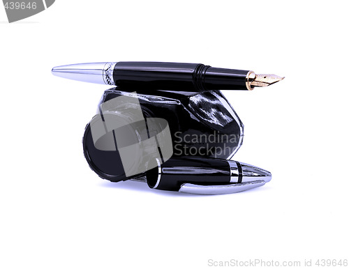 Image of fountain pen and ink