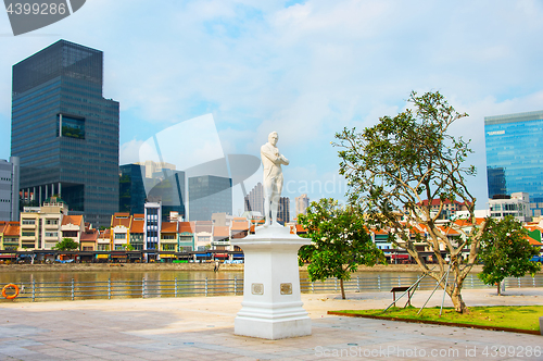 Image of Tomas Stamford Raffles monument, Singapore