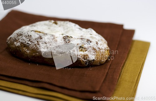 Image of cake with sugar powder