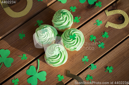 Image of green cupcakes, horseshoes and shamrock