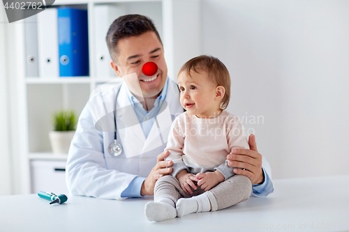 Image of happy baby girl at doctor on red nose day