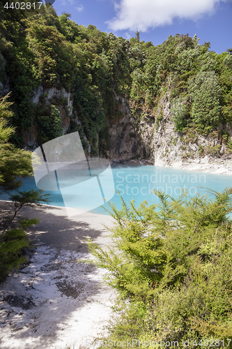 Image of volcanic lake at waimangu