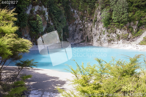 Image of volcanic lake at waimangu