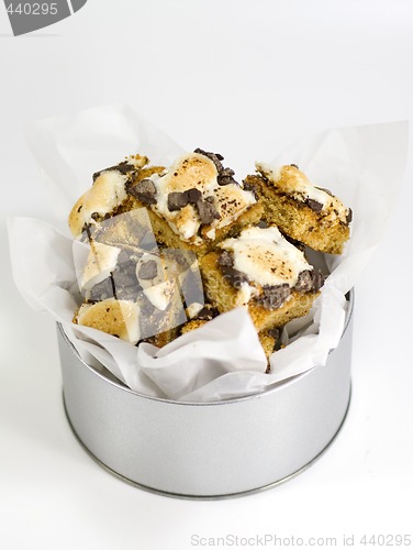 Image of cakes with creme and chocolate