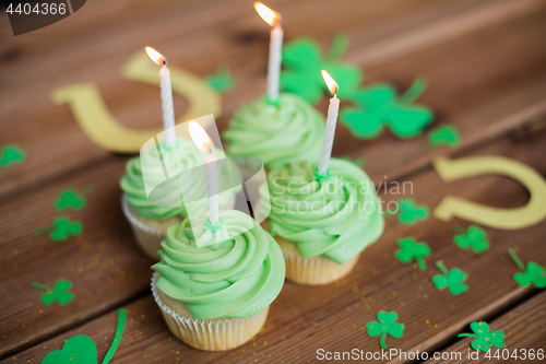 Image of green cupcakes, horseshoes and shamrock