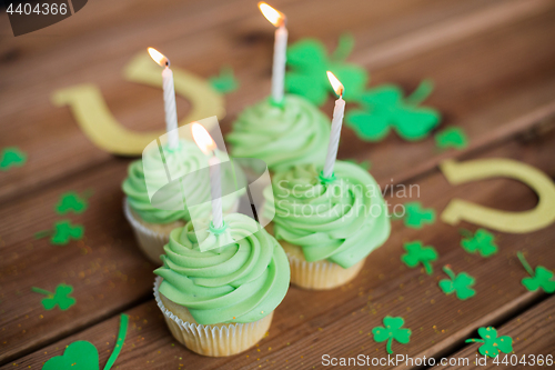 Image of green cupcakes, horseshoes and shamrock