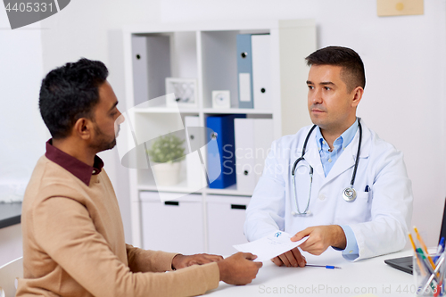 Image of doctor and male patient meeting at clinic