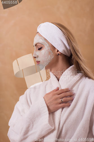 Image of Spa Woman applying Facial Mask