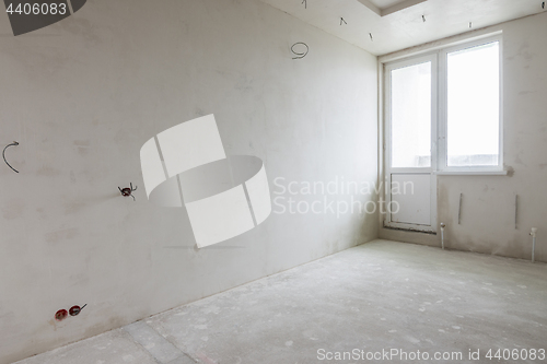 Image of Room in new building, plastered walls, concrete floor, two-level ceiling