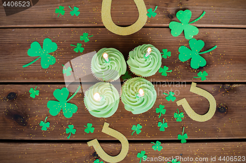 Image of green cupcakes, horseshoes and shamrock