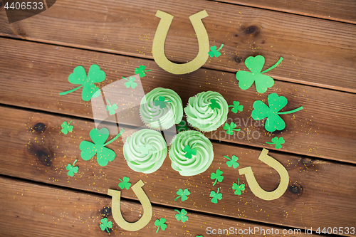 Image of green cupcakes, horseshoes and shamrock