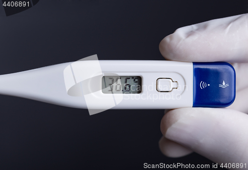 Image of Hand with thermometer 