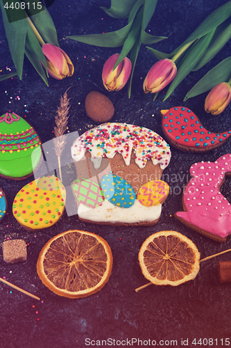 Image of Tulips and gingerbread cookies