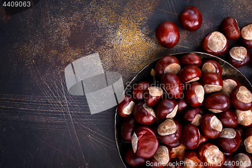 Image of raw chesnuts 