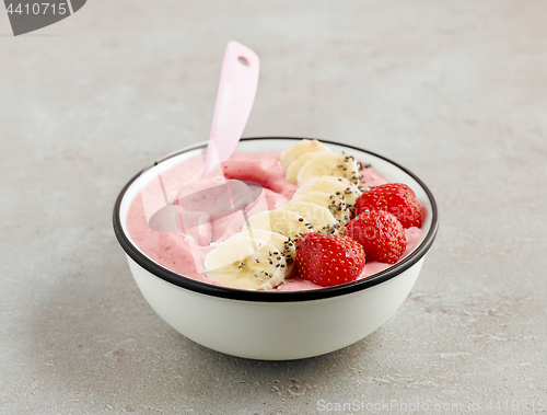 Image of smoothie bowl of frozen banana and strawberries