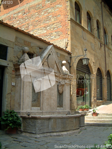 Image of Old well Arezzo