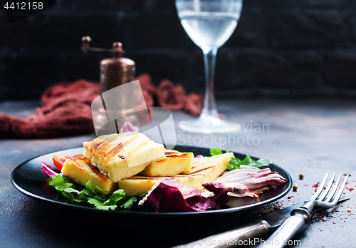 Image of salad with halloumi
