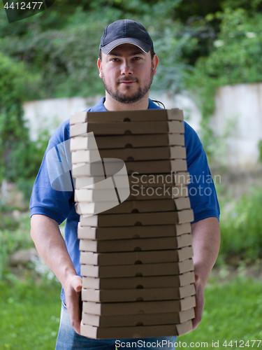 Image of pizza deliverer