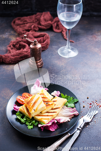 Image of salad with halloumi