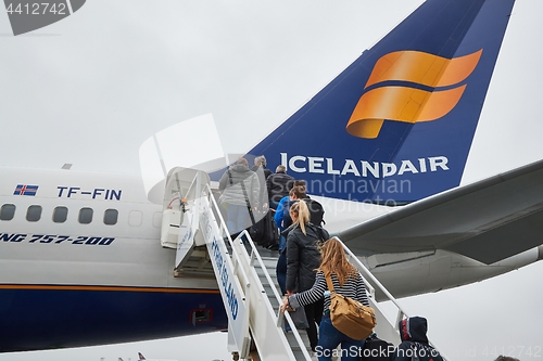 Image of Icelandair plane boarding