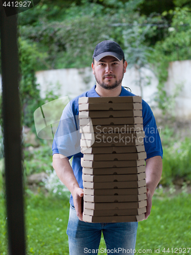 Image of pizza deliverer