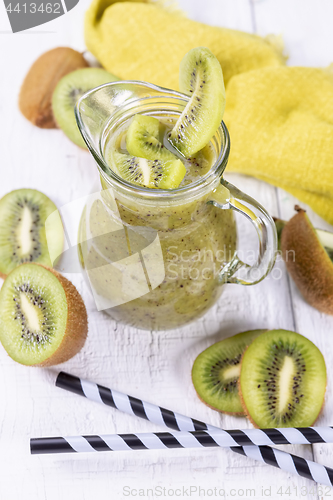 Image of Kiwi smoothie with fresh fruits