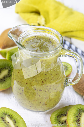 Image of Kiwi smoothie with fresh fruits