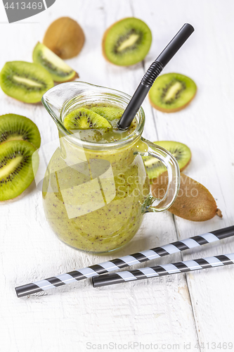 Image of Kiwi smoothie with fresh fruits