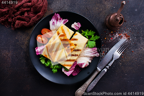 Image of salad with halloumi