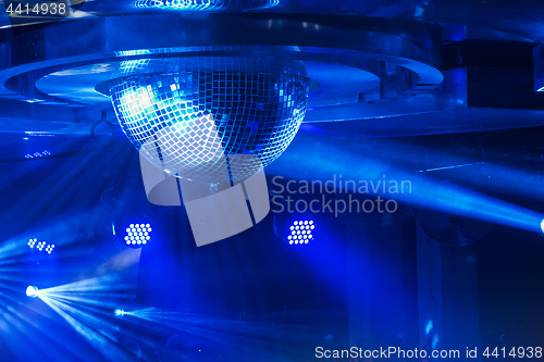 Image of Disco ball with bright rays