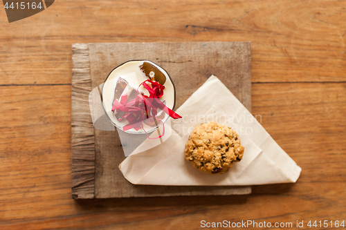 Image of Cold brew coffee and cookie