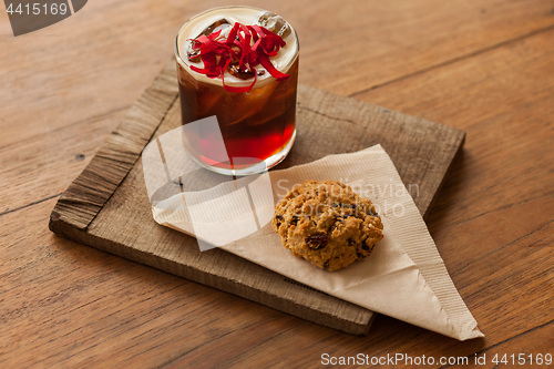 Image of Cold brew coffee and cookie