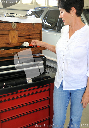 Image of Female mechanic.