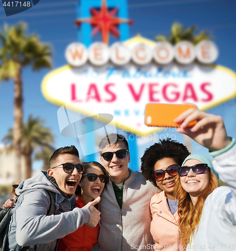 Image of friends travelling to las vegas and taking selfie