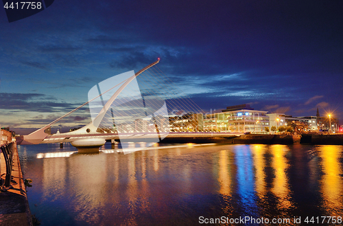 Image of Samuel Beckett Bridge and the river Liffey 