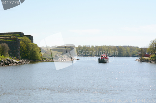 Image of Red and black boat sailing around Suomenlinna 