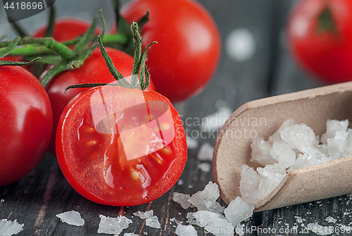 Image of Cherry tomatoes and salt