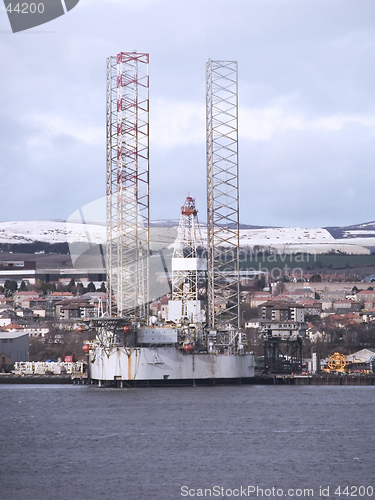 Image of oil platform