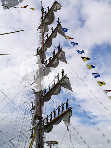 Image of sailors in sail