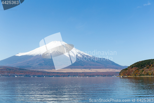 Image of Lake Yamanaka and Mount Fuji