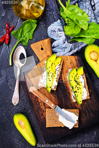 Image of bread with cheese and with avocado 