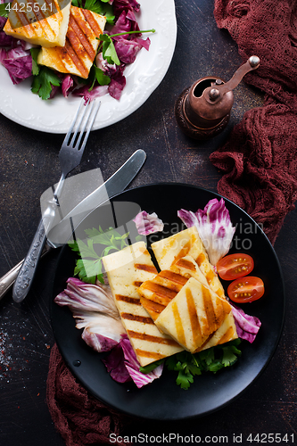 Image of salad with halloumi