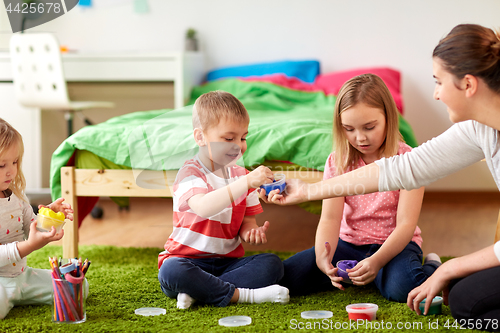 Image of kids and mother with modelling clay or slimes