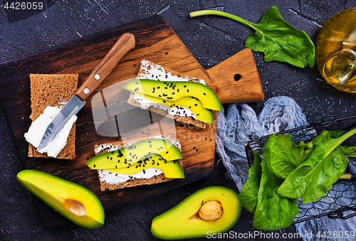 Image of bread with cheese and with avocado 