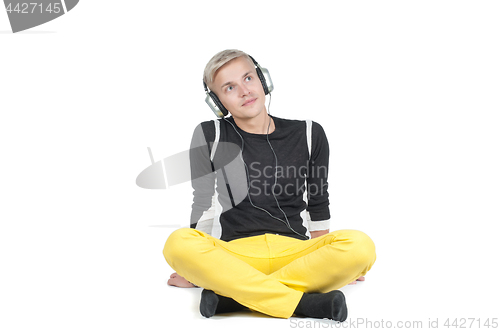 Image of Man in headphones lissening music