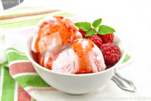 Image of Ice cream crimson with syrup on towel
