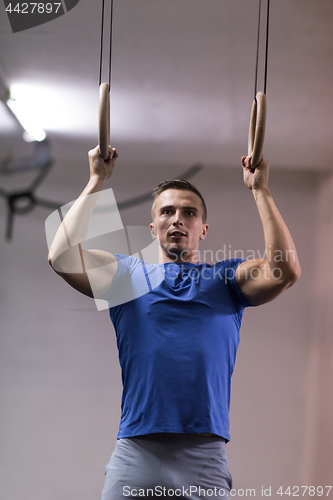 Image of man doing dipping exercise